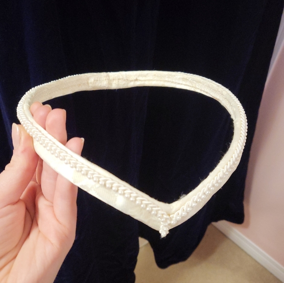 Velvet Fantasy Cape - Picture 11 of 15